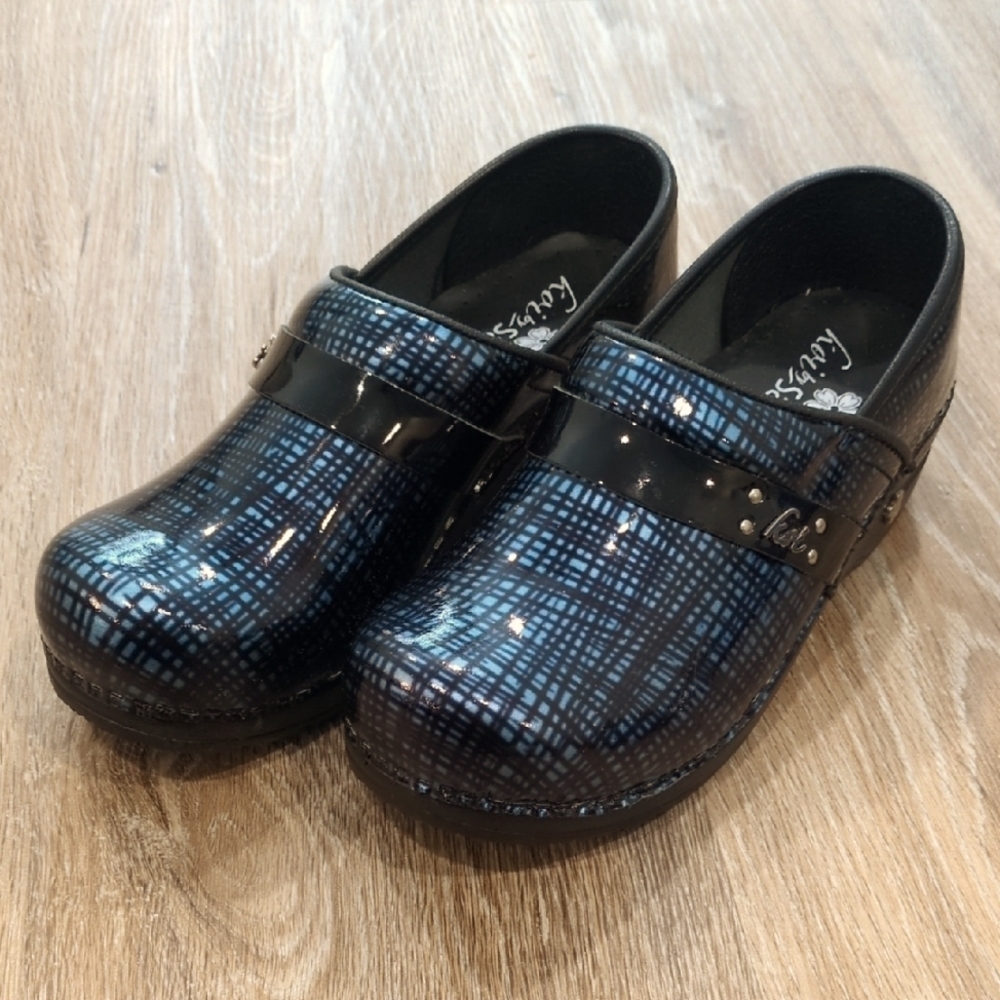 💙🖤Koi by Sanita Women's Blue Patterned Clogs size 37 Euro (7 US)💙🖤